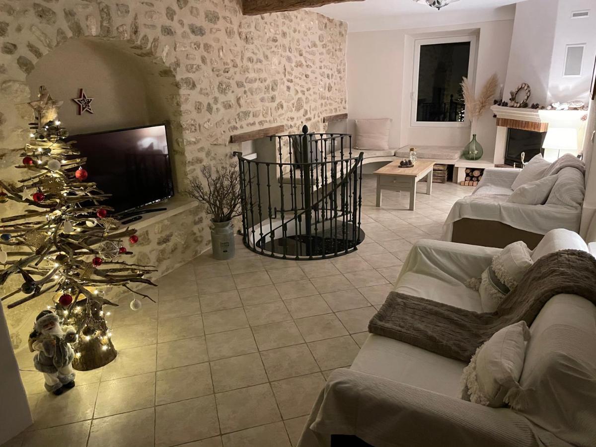 L'Ensoleillee Villa เมแเนร์บส์ ภายนอก รูปภาพ
